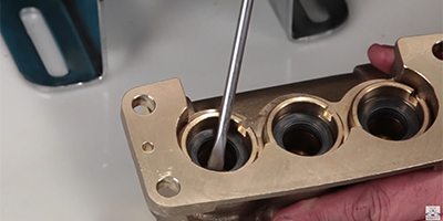 Servicing Seals on Plunger Pumps